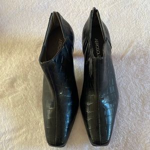Like new SZ 8 Aerosoles booties. 3” heel